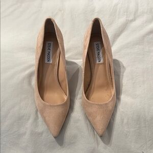 Steve Madden Tan Pointed Toe Heels Sleek Design